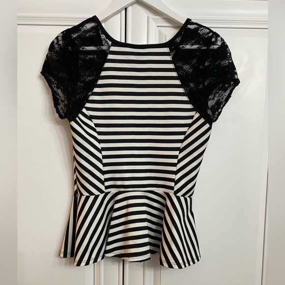 I Z Byer Women’s Size Medium Short Sleeve Fitted Top Peplum Black White Stripe - Picture 7 of 11